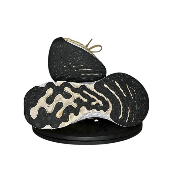 Womens Nike React Infinity Run Flyknit 3 Sneakers Size 7.5 Gold Tan - Picture 5 of 6